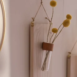 New Vase Mural Reagenz Vases